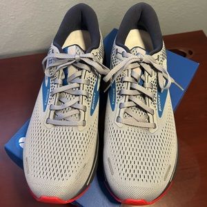 Men’s Brooks Ghost 14 running shoe size 11 medium new in box. Grey blue red